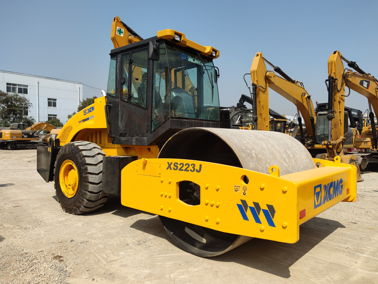 XCMG XS223J Roller Road - Talajtömörítő: 4 kép. XCMG XS223J Roller Road - Talajtömörítő: 4 kép.