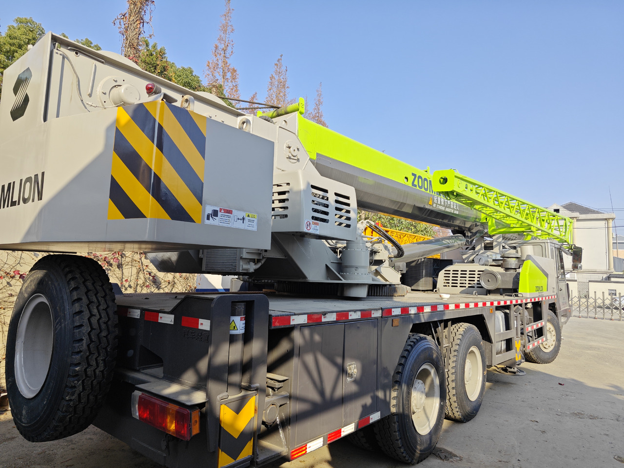ZOOMLION ZTC250V 25TON - Autódaru: 2 kép. ZOOMLION ZTC250V 25TON - Autódaru: 2 kép.