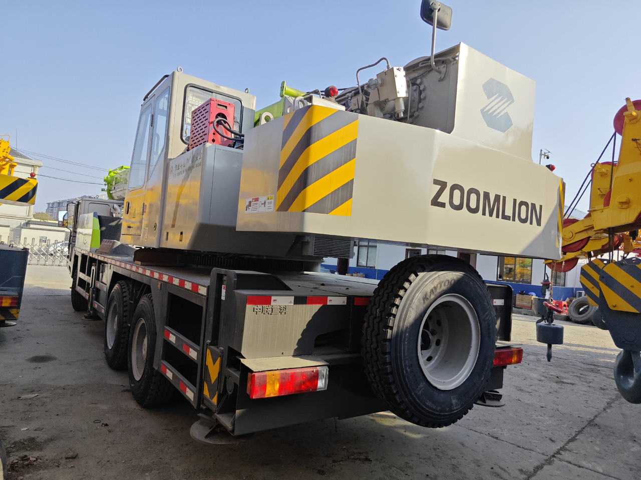 ZOOMLION ZTC250V - Autódaru: 4 kép. ZOOMLION ZTC250V - Autódaru: 4 kép.