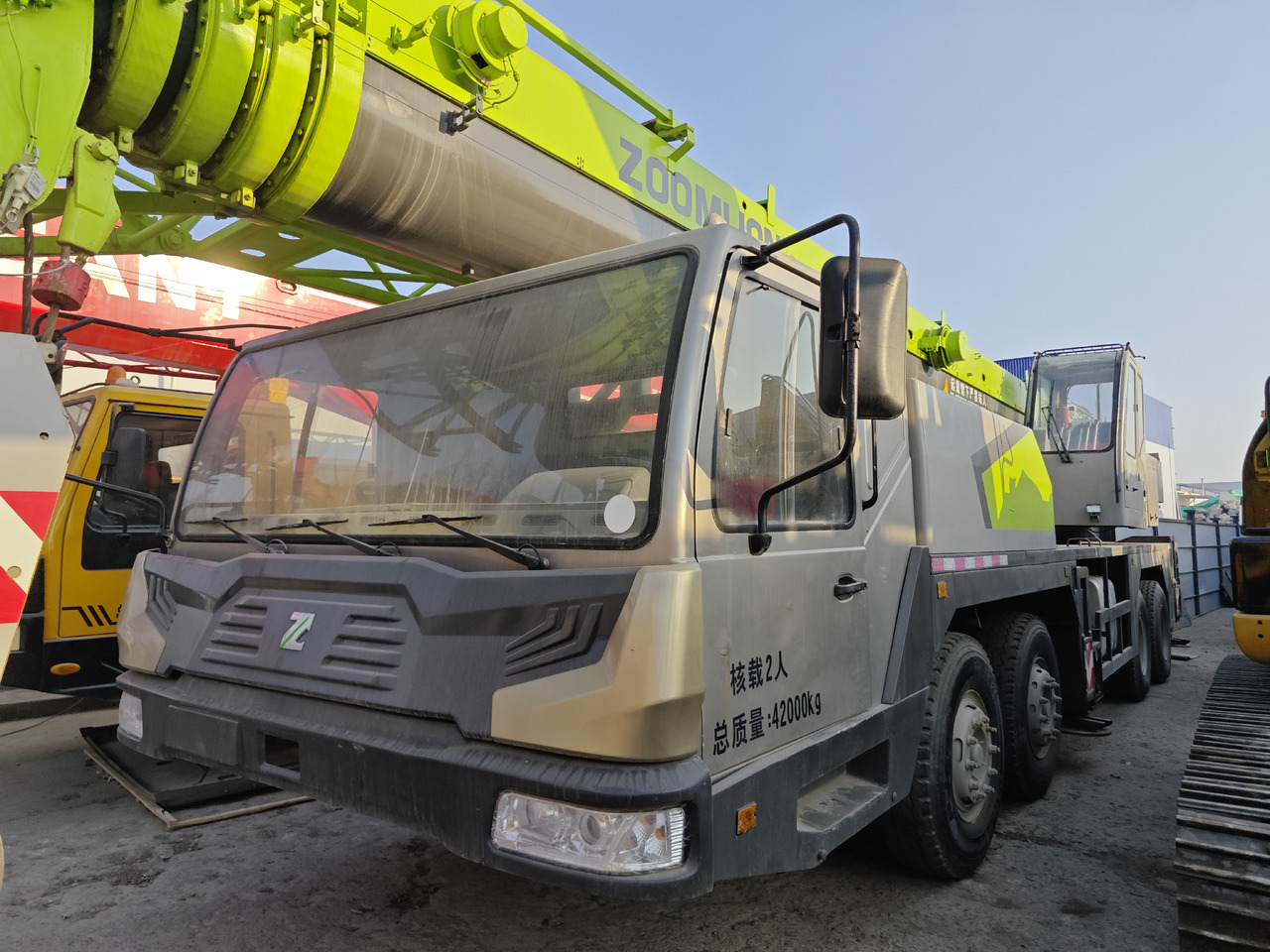 ZOOMLION ZTC500V - Autódaru: 2 kép. ZOOMLION ZTC500V - Autódaru: 2 kép.