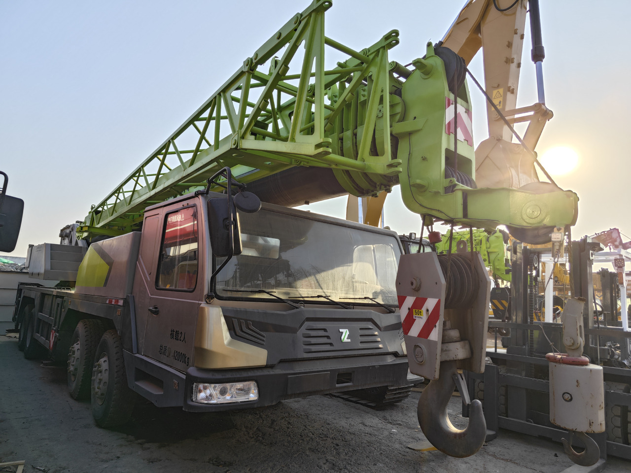 ZOOMLION ZTC500V - Autódaru: 4 kép. ZOOMLION ZTC500V - Autódaru: 4 kép.