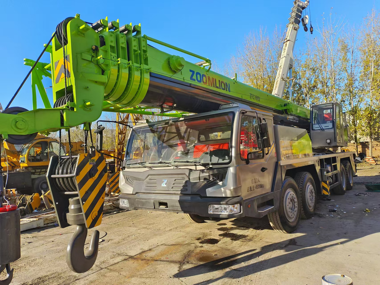 ZOOMLION ZTC700V - Autódaru: 4 kép. ZOOMLION ZTC700V - Autódaru: 4 kép.