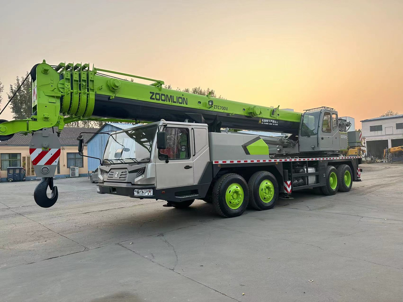 ZOOMLION ZTC700V - Autódaru: 3 kép. ZOOMLION ZTC700V - Autódaru: 3 kép.