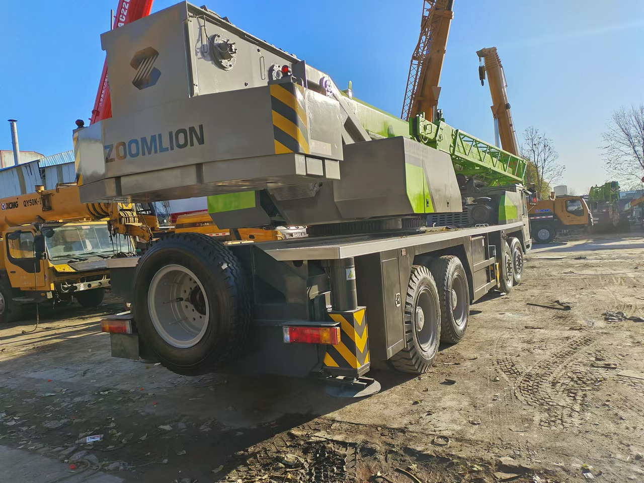 ZOOMLION ZTC700V - Autódaru: 3 kép. ZOOMLION ZTC700V - Autódaru: 3 kép.