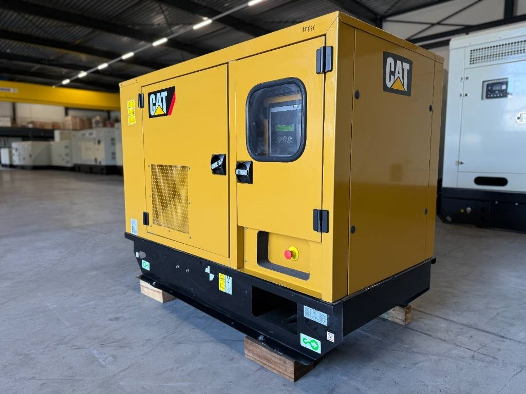 CAT DE22E3 - 22 kVA Generator - DPX-12641 - Áramfejlesztő: 5 kép. CAT DE22E3 - 22 kVA Generator - DPX-12641 - Áramfejlesztő: 5 kép.