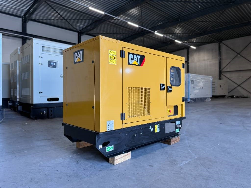 CAT DE22E3 - 22 kVA Generator - DPX-12641 - Áramfejlesztő: 2 kép. CAT DE22E3 - 22 kVA Generator - DPX-12641 - Áramfejlesztő: 2 kép.