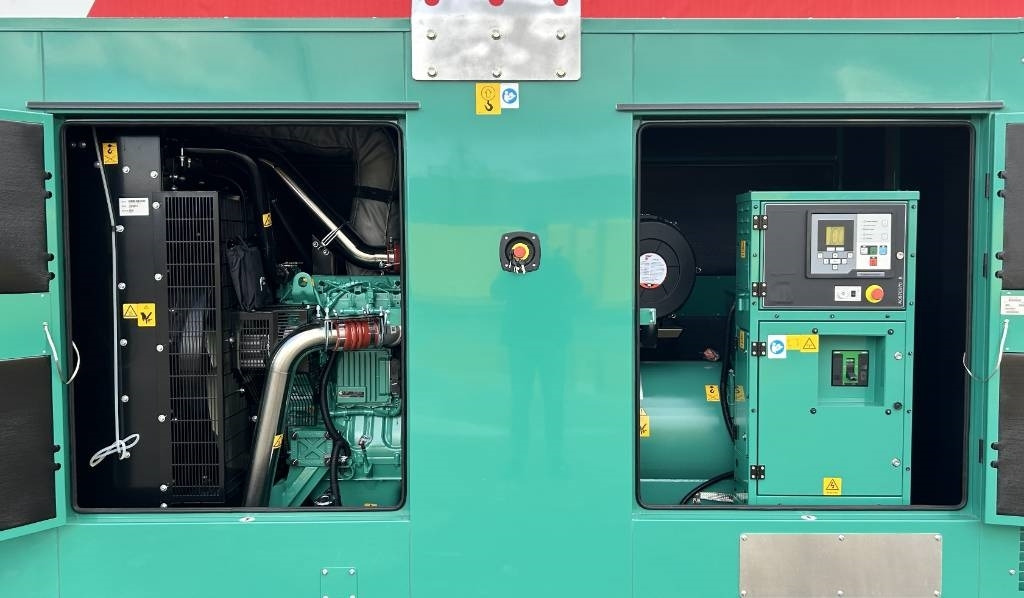 Cummins C400D5 - 400 kVA Generator - DPX-18518 - Áramfejlesztő: 5 kép. Cummins C400D5 - 400 kVA Generator - DPX-18518 - Áramfejlesztő: 5 kép.