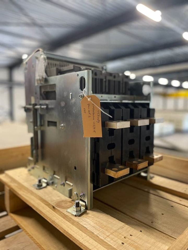 Mitsubishi Circuit breaker 1250A - AE1250-SW 3P - DPX-12648 - Építőipari gépek: 4 kép. Mitsubishi Circuit breaker 1250A - AE1250-SW 3P - DPX-12648 - Építőipari gépek: 4 kép.