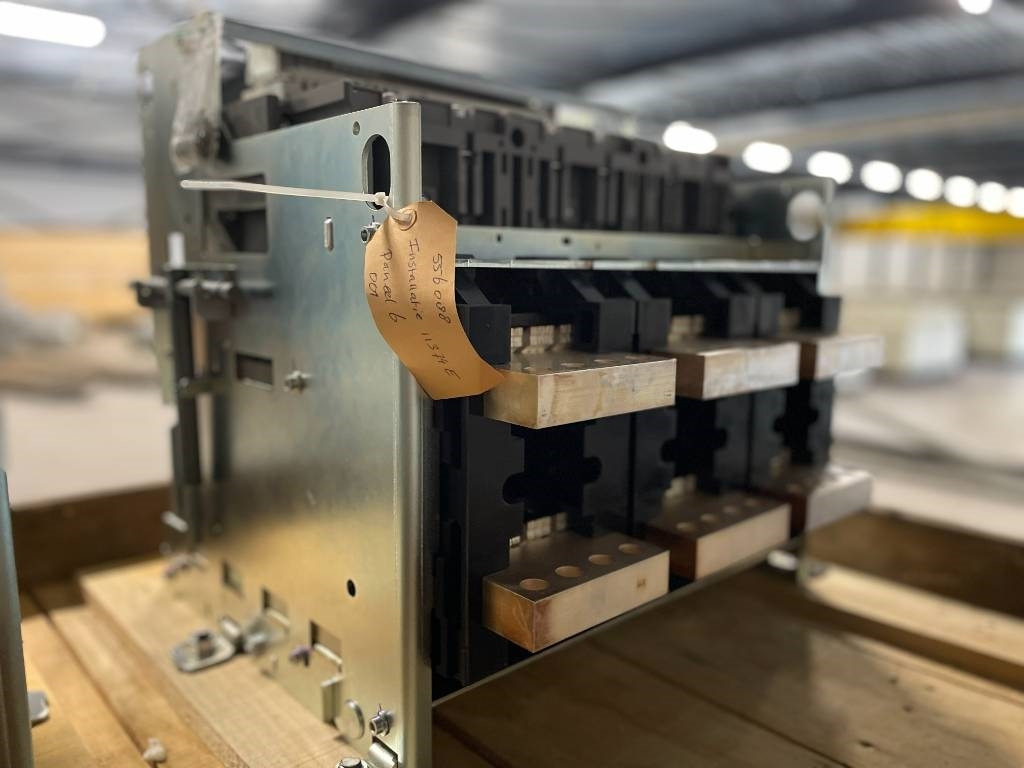 Mitsubishi Circuit breaker 2500A - AE2500-SW 3P - DPX-12648 - Építőipari gépek: 4 kép. Mitsubishi Circuit breaker 2500A - AE2500-SW 3P - DPX-12648 - Építőipari gépek: 4 kép.