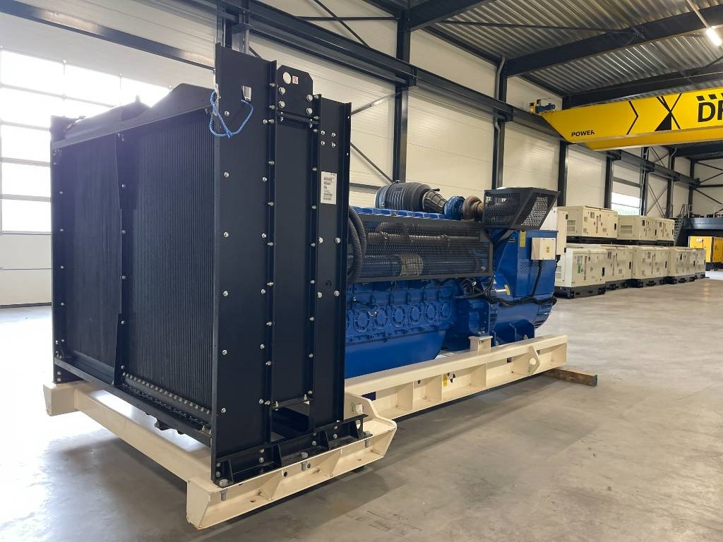 FG Wilson P1250-1 - 1250 kVA Surplus Genset - DPX-25089 - Áramfejlesztő: 4 kép. FG Wilson P1250-1 - 1250 kVA Surplus Genset - DPX-25089 - Áramfejlesztő: 4 kép.