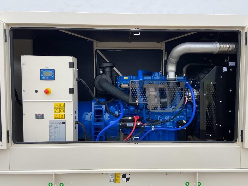 FG Wilson P150-5 - 150 kVA Genset - DPX-16009 - Áramfejlesztő: 5 kép. FG Wilson P150-5 - 150 kVA Genset - DPX-16009 - Áramfejlesztő: 5 kép.