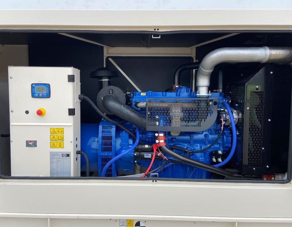 FG Wilson P165-5 - 165 kVA Genset - DPX-16010 - Áramfejlesztő: 5 kép. FG Wilson P165-5 - 165 kVA Genset - DPX-16010 - Áramfejlesztő: 5 kép.