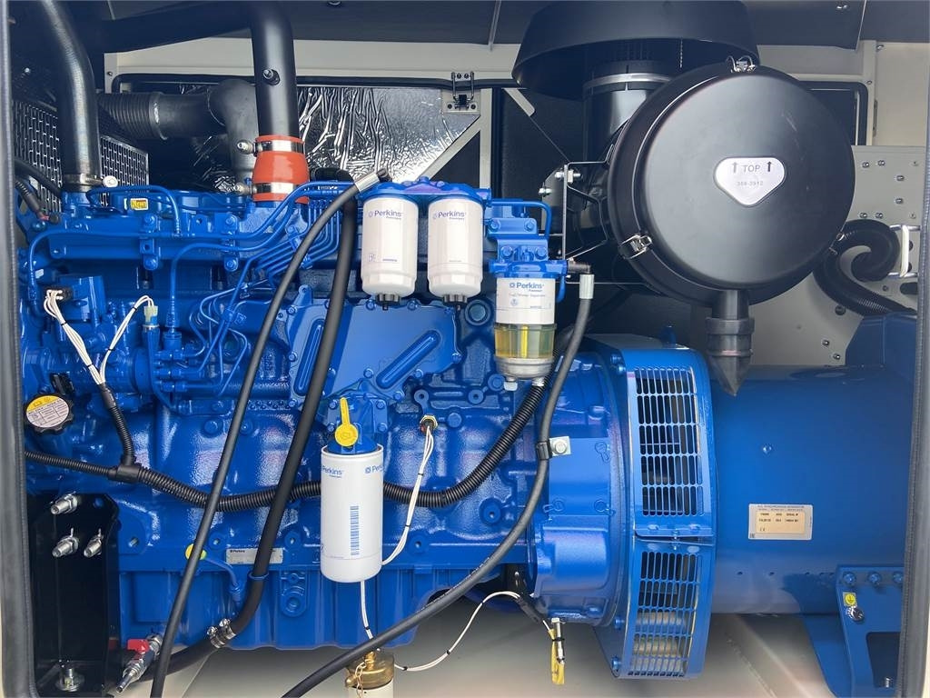 FG Wilson P220-3 - 220 kVA Genset - DPX-16012 - Áramfejlesztő: 4 kép. FG Wilson P220-3 - 220 kVA Genset - DPX-16012 - Áramfejlesztő: 4 kép.