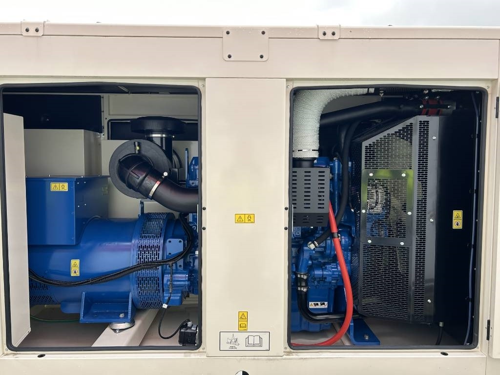 FG Wilson P450-3 - 450 kVA Genset - DPX-16018 - Áramfejlesztő: 5 kép. FG Wilson P450-3 - 450 kVA Genset - DPX-16018 - Áramfejlesztő: 5 kép.