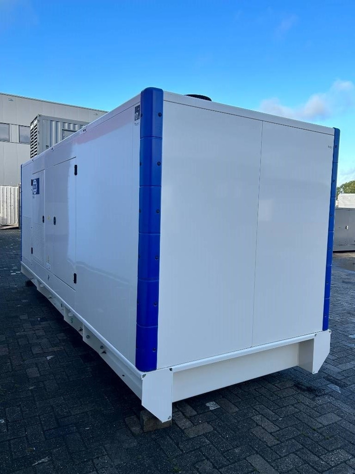 FG Wilson P660-3 - 660 kVA Genset - DPX-16022 - Áramfejlesztő: 3 kép. FG Wilson P660-3 - 660 kVA Genset - DPX-16022 - Áramfejlesztő: 3 kép.
