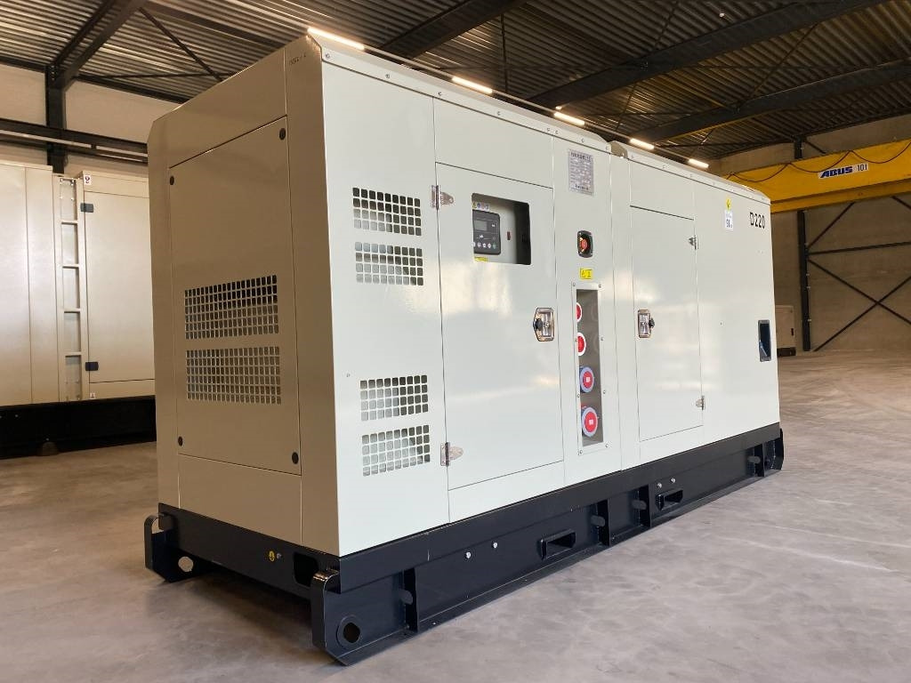 Hyundai P086TI - 220 kVA Generator - DPX-19852 - Áramfejlesztő: 2 kép. Hyundai P086TI - 220 kVA Generator - DPX-19852 - Áramfejlesztő: 2 kép.