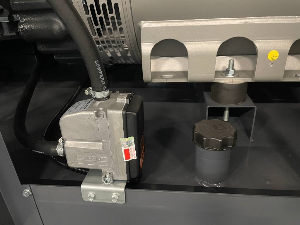 Új Áramfejlesztő Iveco NEF45SM3 - 85 kVA Generator - DPX-17551: 18 kép. Új Áramfejlesztő Iveco NEF45SM3 - 85 kVA Generator - DPX-17551: 18 kép.