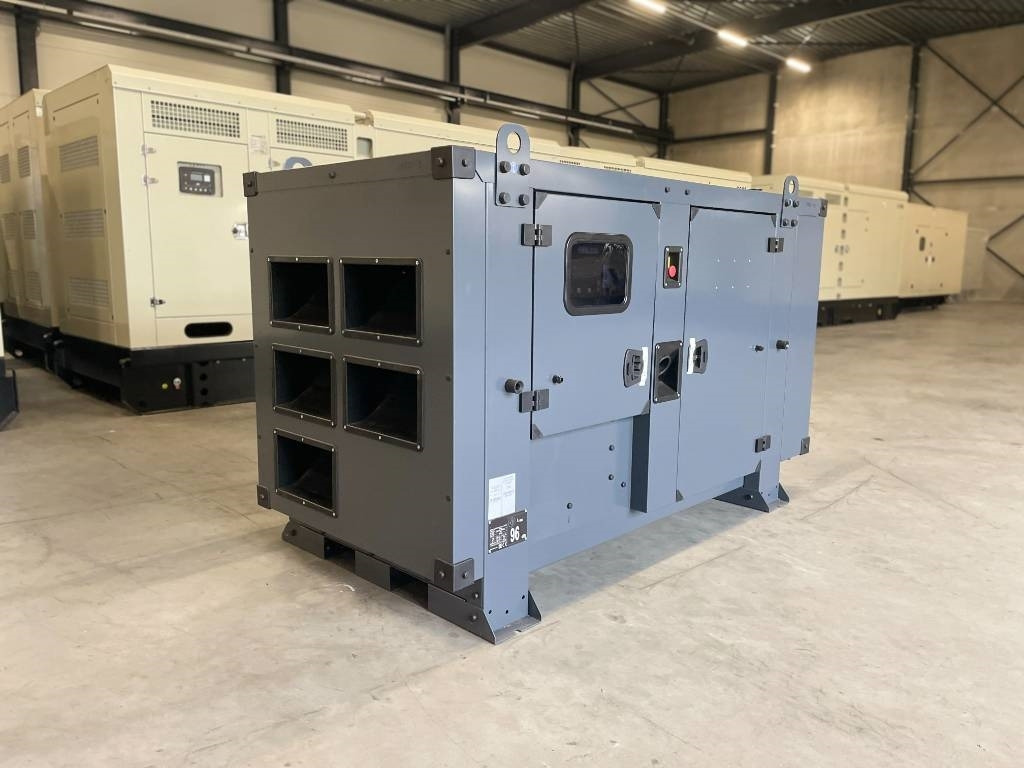 Iveco NEF45SM3 - 85 kVA Generator - DPX-17551 - Áramfejlesztő: 2 kép. Iveco NEF45SM3 - 85 kVA Generator - DPX-17551 - Áramfejlesztő: 2 kép.