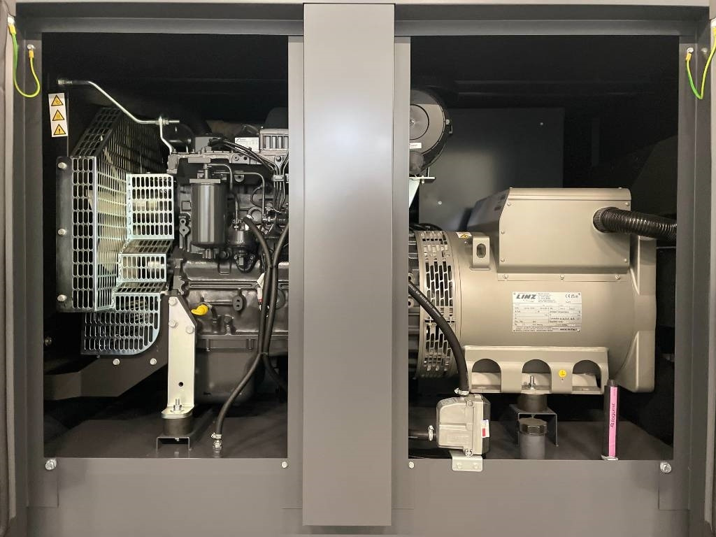 Új Áramfejlesztő Iveco NEF45SM3 - 85 kVA Generator - DPX-17551: 7 kép. Új Áramfejlesztő Iveco NEF45SM3 - 85 kVA Generator - DPX-17551: 7 kép.