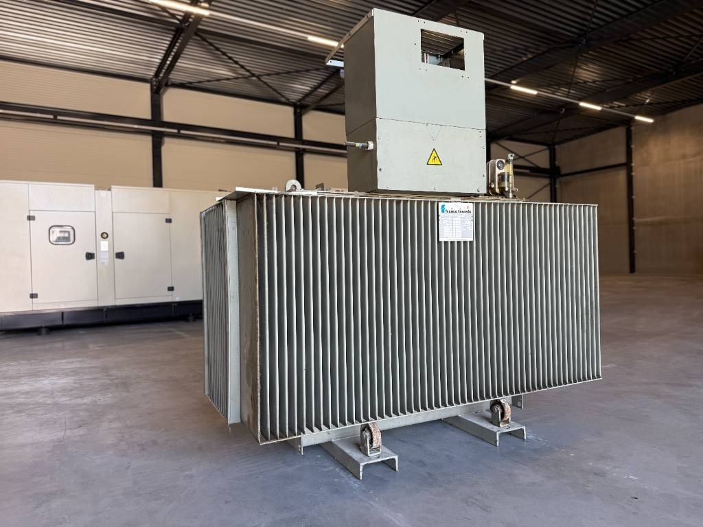 Merlin Gerin France Transfo DYN11 OIL 1600 kVA 380V/16kV - Építőipari berendezések: 2 kép. Merlin Gerin France Transfo DYN11 OIL 1600 kVA 380V/16kV - Építőipari berendezések: 2 kép.
