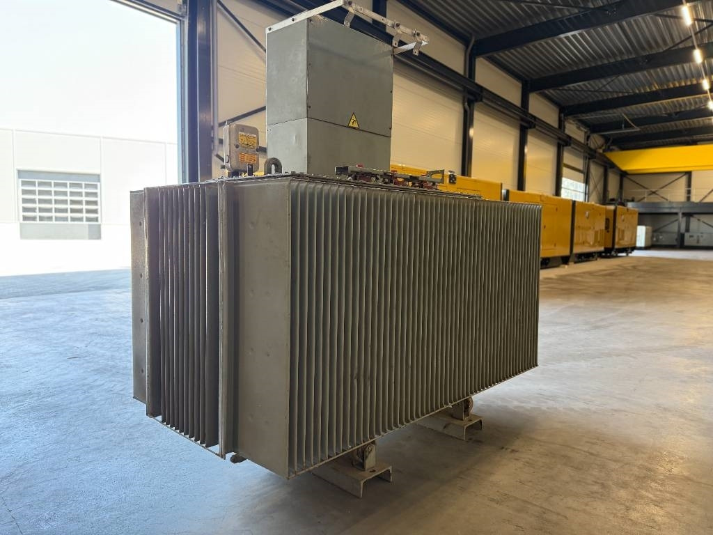 Merlin Gerin France Transfo DYN11 OIL 1600 kVA 380V/16kV - Építőipari berendezések: 4 kép. Merlin Gerin France Transfo DYN11 OIL 1600 kVA 380V/16kV - Építőipari berendezések: 4 kép.