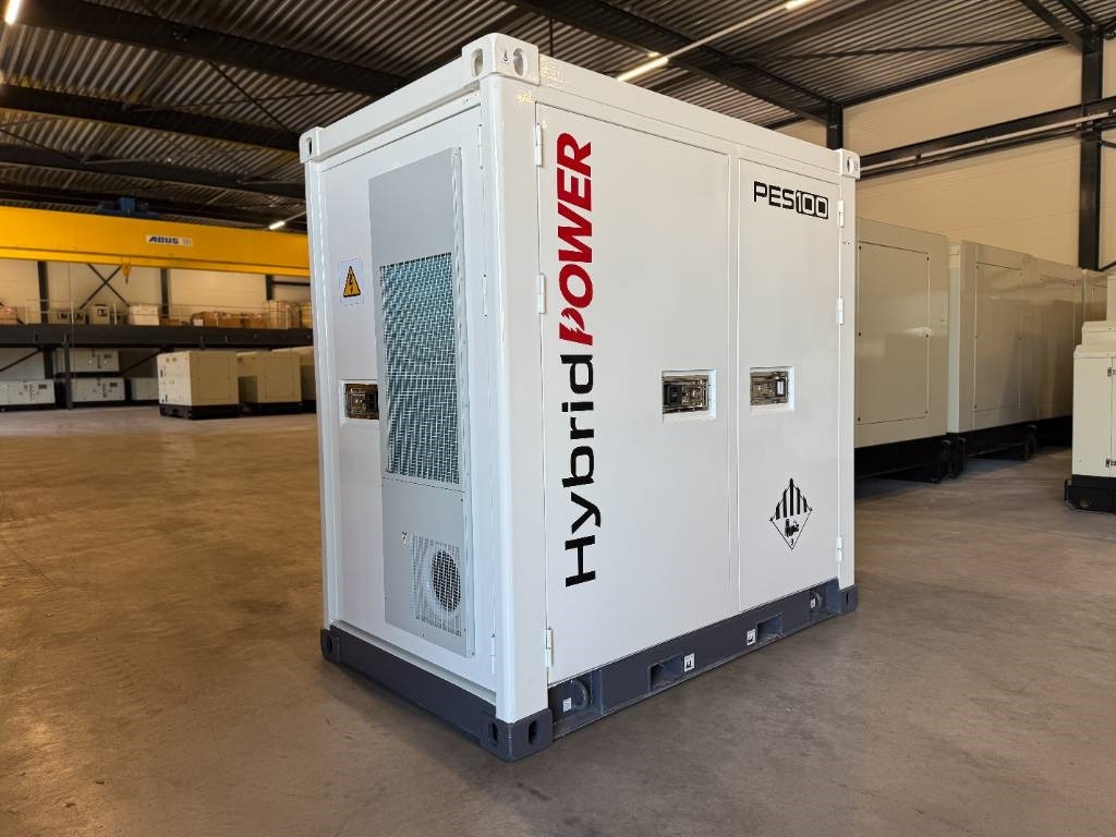 PES60 Hybrid Energy System - 60 kVA - 92 kWh - Áramfejlesztő: 3 kép. PES60 Hybrid Energy System - 60 kVA - 92 kWh - Áramfejlesztő: 3 kép.
