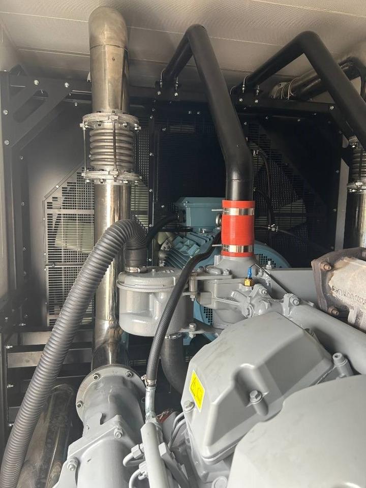 Perkins 4016-TAG2A - 2.200 kVA Generator - DPX-19826 - Áramfejlesztő: 3 kép. Perkins 4016-TAG2A - 2.200 kVA Generator - DPX-19826 - Áramfejlesztő: 3 kép.