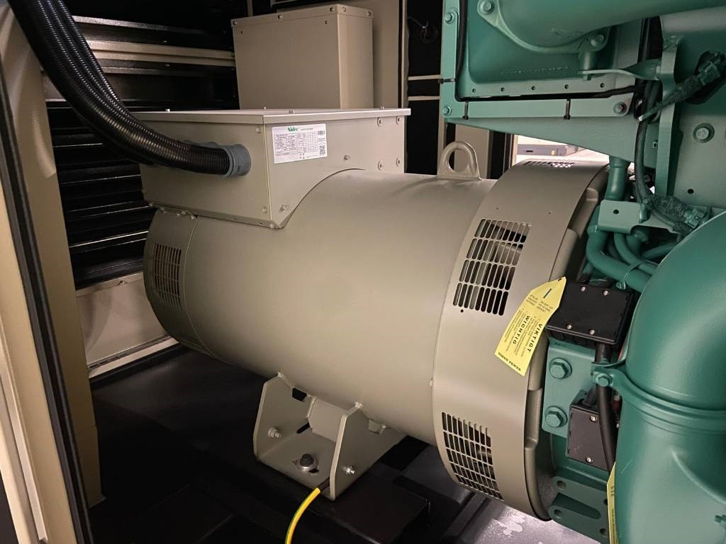 Volvo TWD1644GE - 715 kVA Generator - DPX-18884.1 - Áramfejlesztő: 3 kép. Volvo TWD1644GE - 715 kVA Generator - DPX-18884.1 - Áramfejlesztő: 3 kép.
