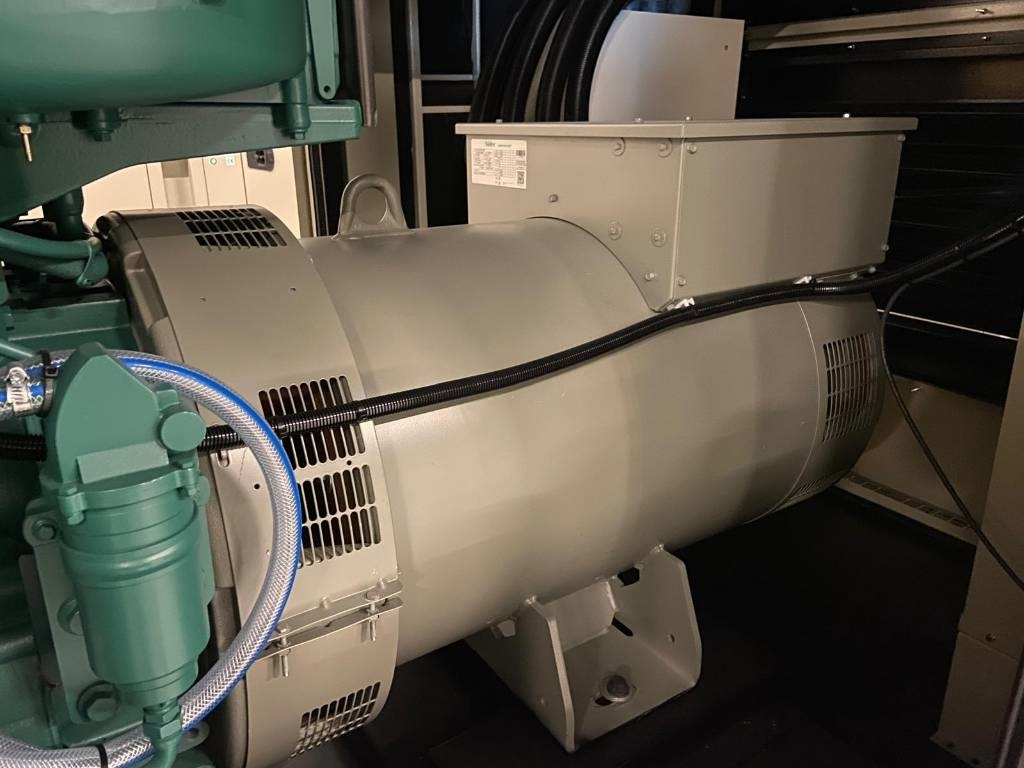 Volvo TWD1644GE - 715 kVA Generator - DPX-18884.1 - Áramfejlesztő: 5 kép. Volvo TWD1644GE - 715 kVA Generator - DPX-18884.1 - Áramfejlesztő: 5 kép.
