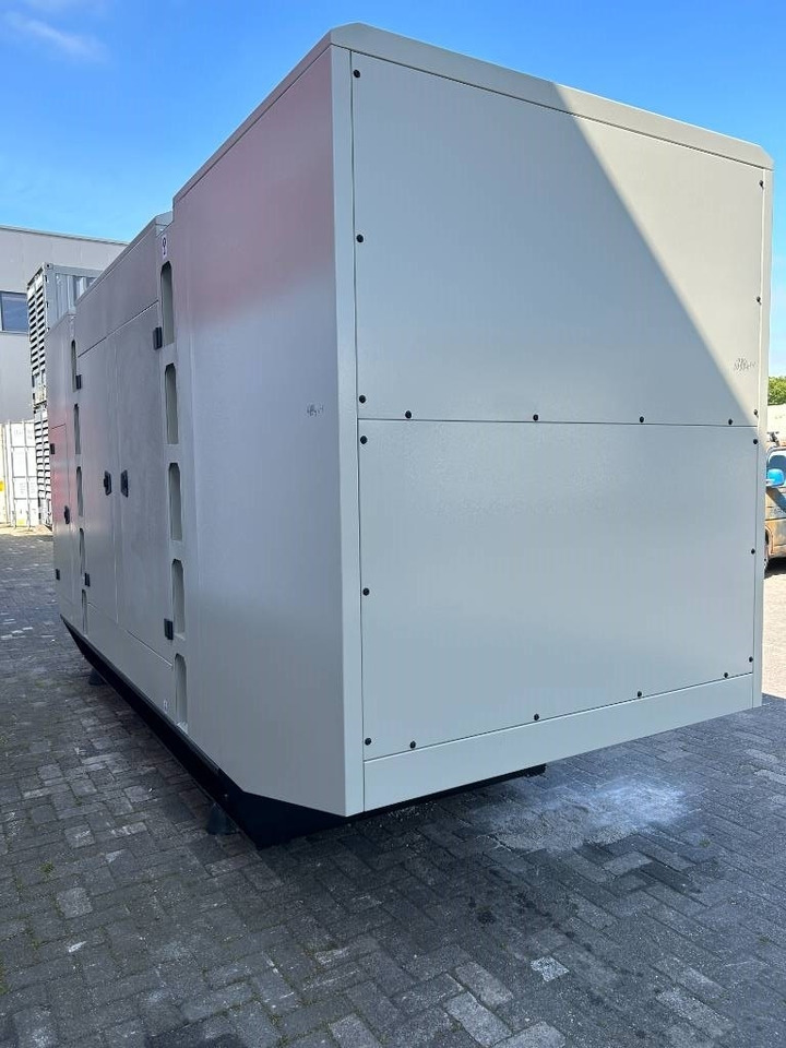 Volvo TWD1644GE - 715 kVA Generator - DPX-18884.1 - Áramfejlesztő: 2 kép. Volvo TWD1644GE - 715 kVA Generator - DPX-18884.1 - Áramfejlesztő: 2 kép.