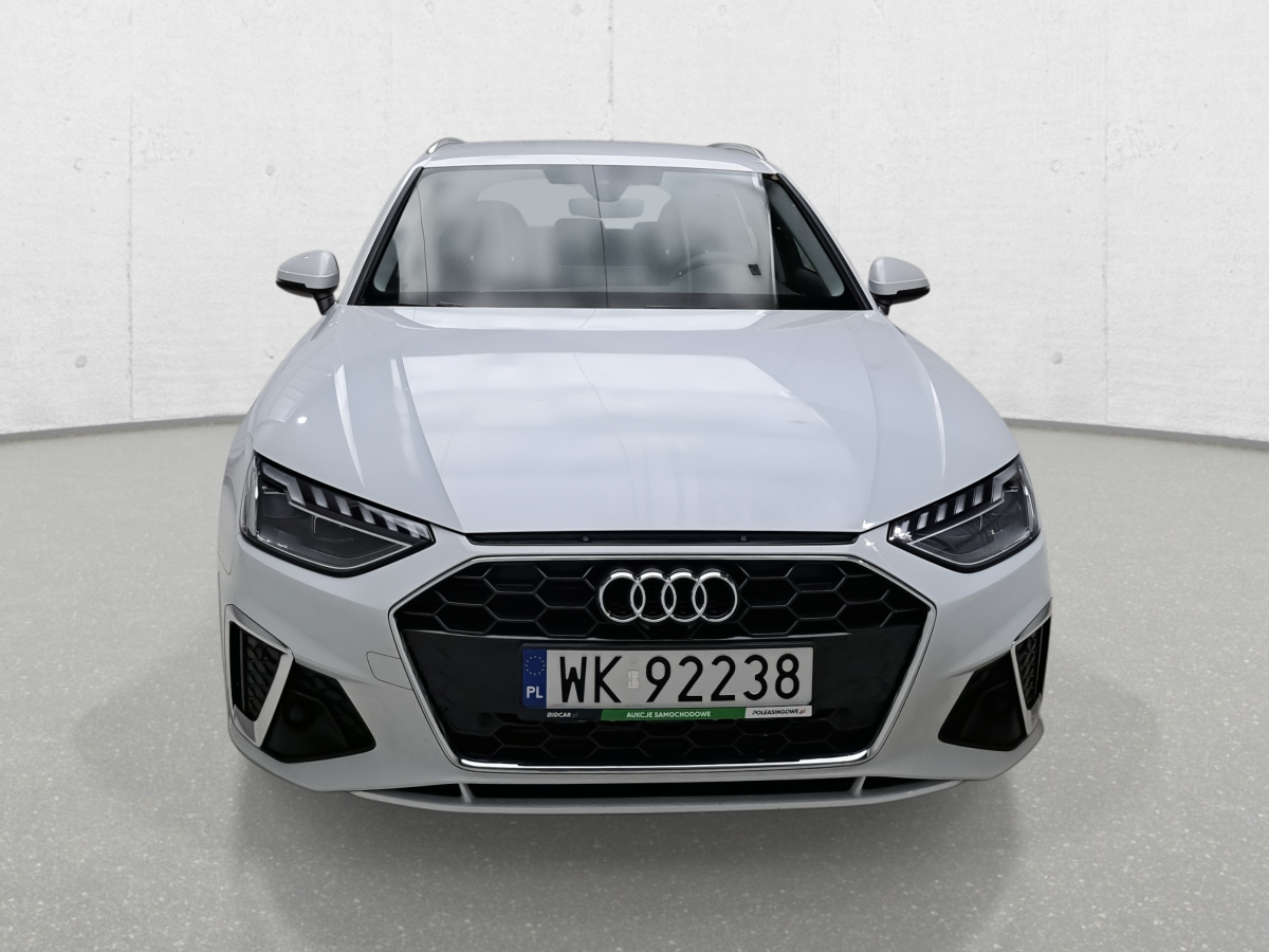 AUDI A4 KOMBI - Autó: 3 kép. AUDI A4 KOMBI - Autó: 3 kép.