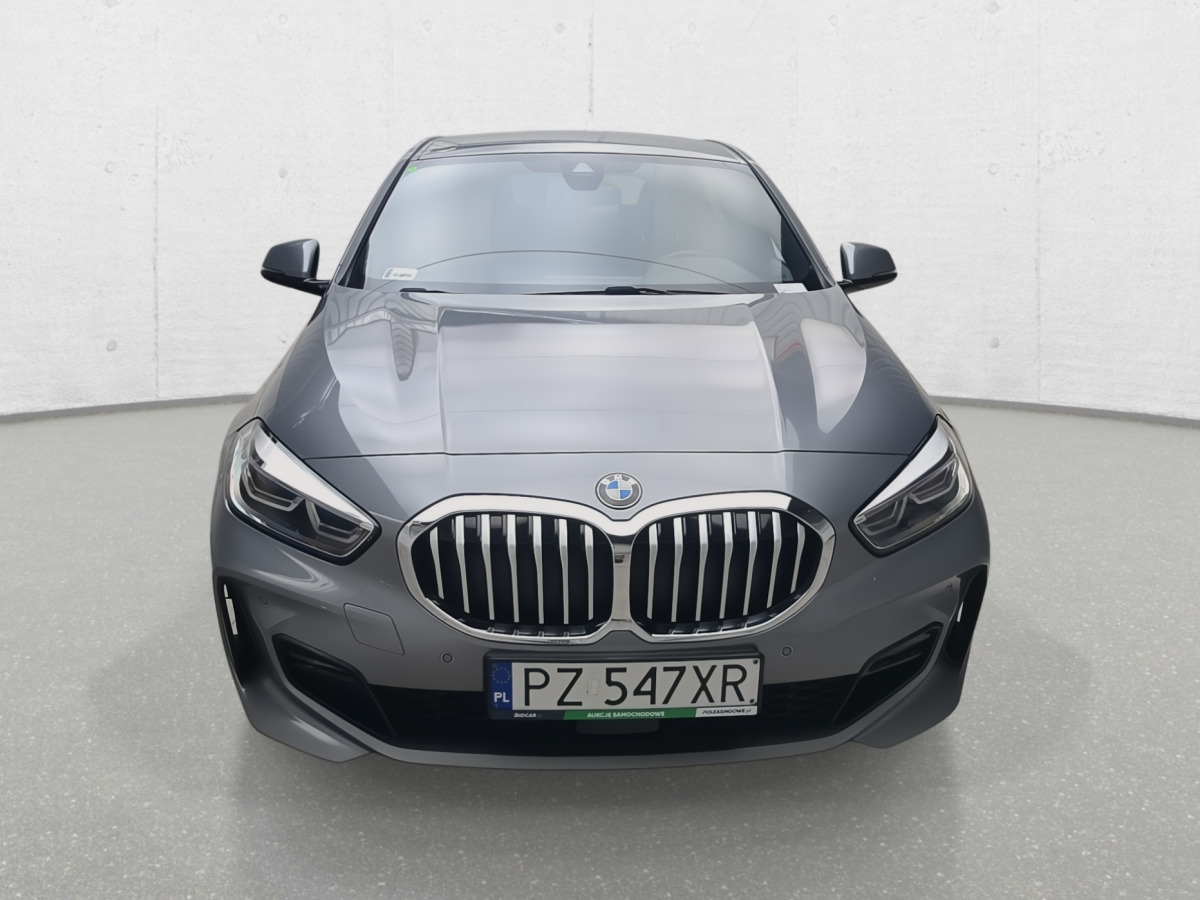 BMW 118D HATCHBACK - Hatchback: 3 kép. BMW 118D HATCHBACK - Hatchback: 3 kép.