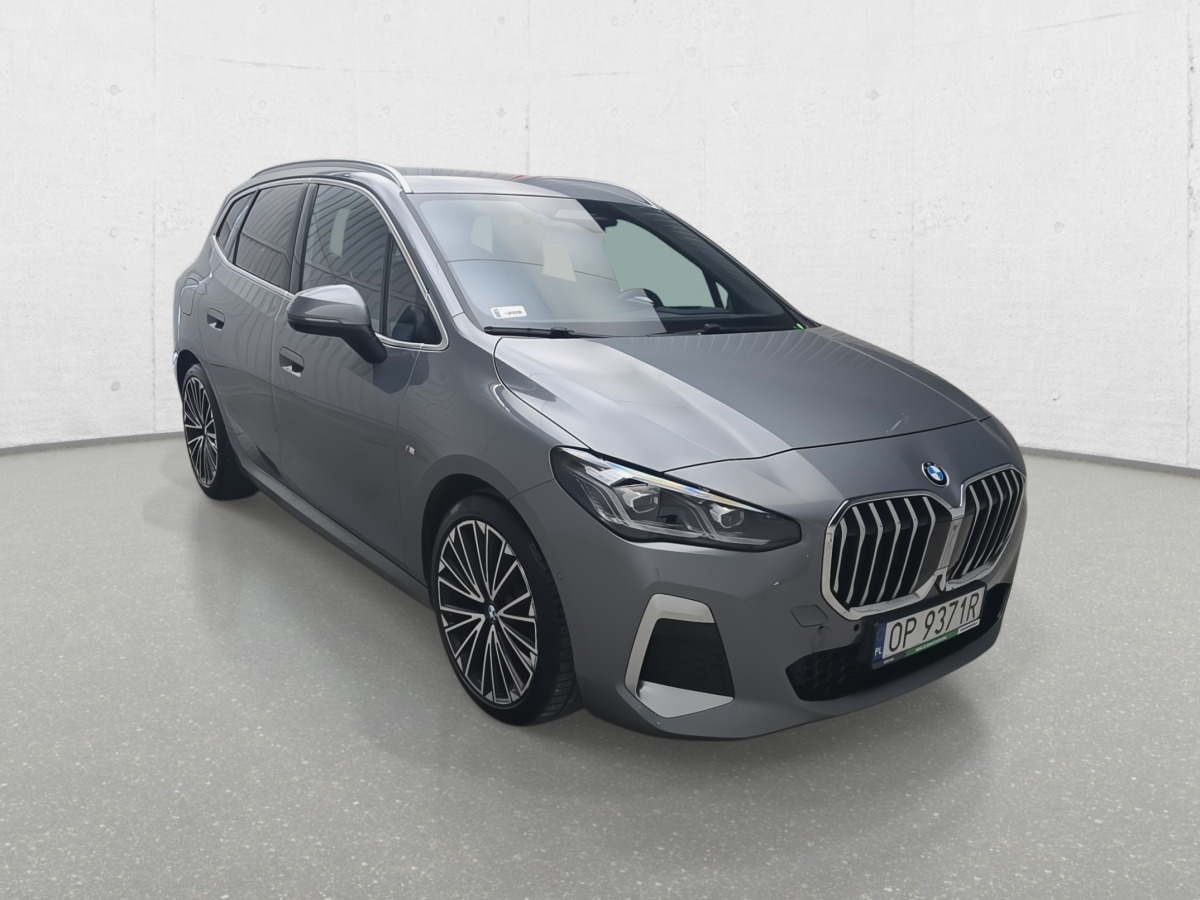 BMW 218D ACTIVE TOURER MINIVAN - Autó: 2 kép. BMW 218D ACTIVE TOURER MINIVAN - Autó: 2 kép.