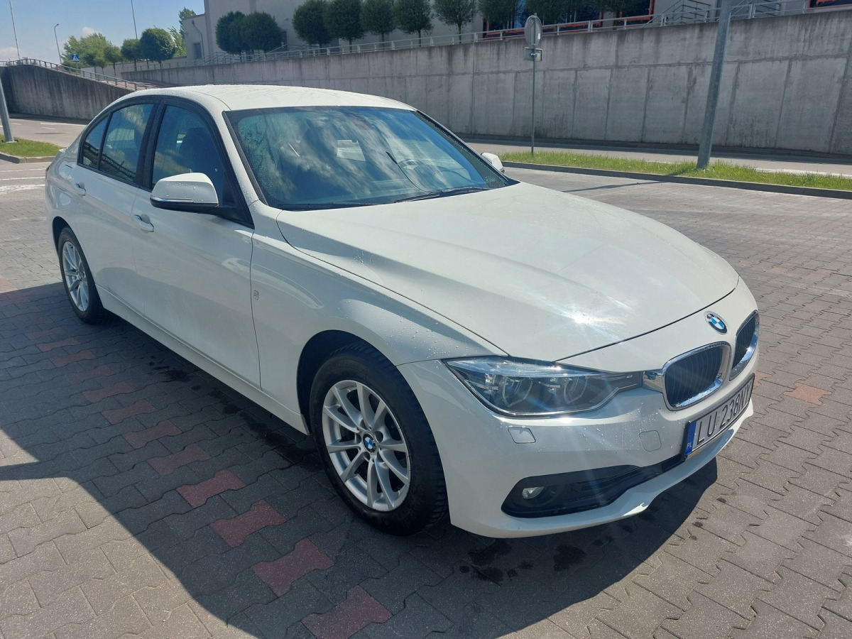 BMW 318D SEDAN - Szedán: 1 kép. BMW 318D SEDAN - Szedán: 1 kép.