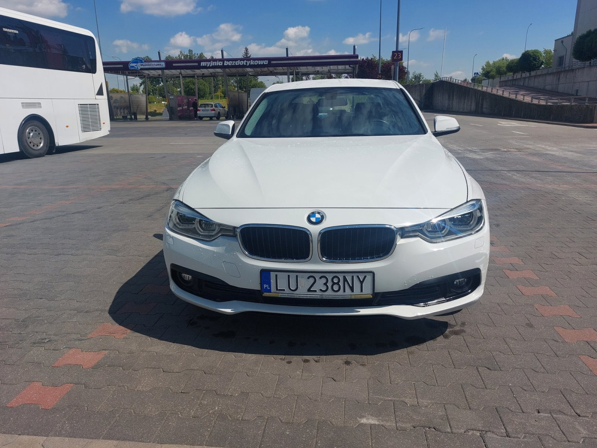BMW 318D SEDAN - Szedán: 3 kép. BMW 318D SEDAN - Szedán: 3 kép.