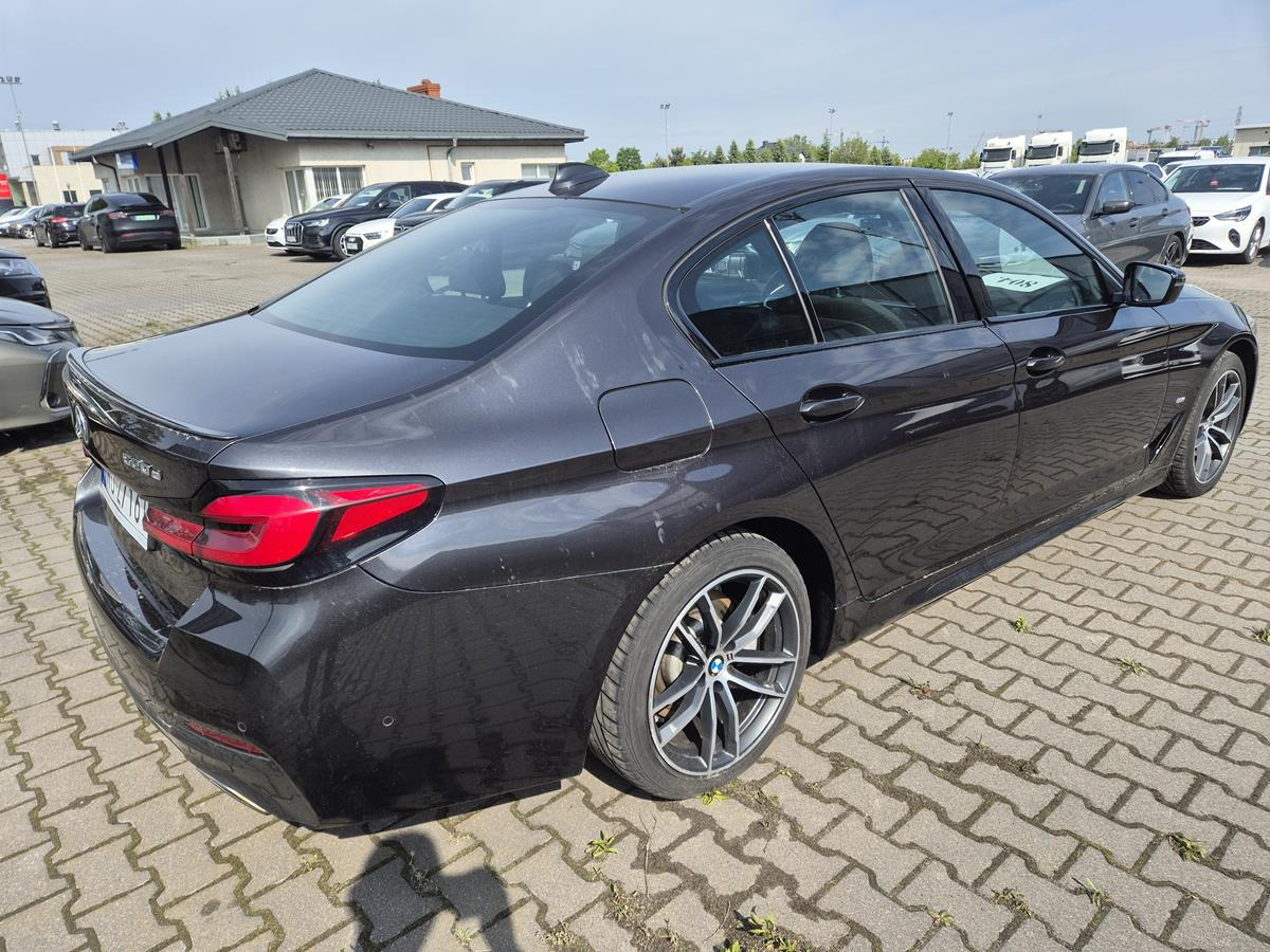 BMW 520D XDRIVE SEDAN - Szedán: 4 kép. BMW 520D XDRIVE SEDAN - Szedán: 4 kép.