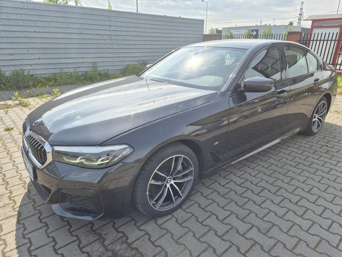 BMW 520D XDRIVE SEDAN - Szedán: 2 kép. BMW 520D XDRIVE SEDAN - Szedán: 2 kép.