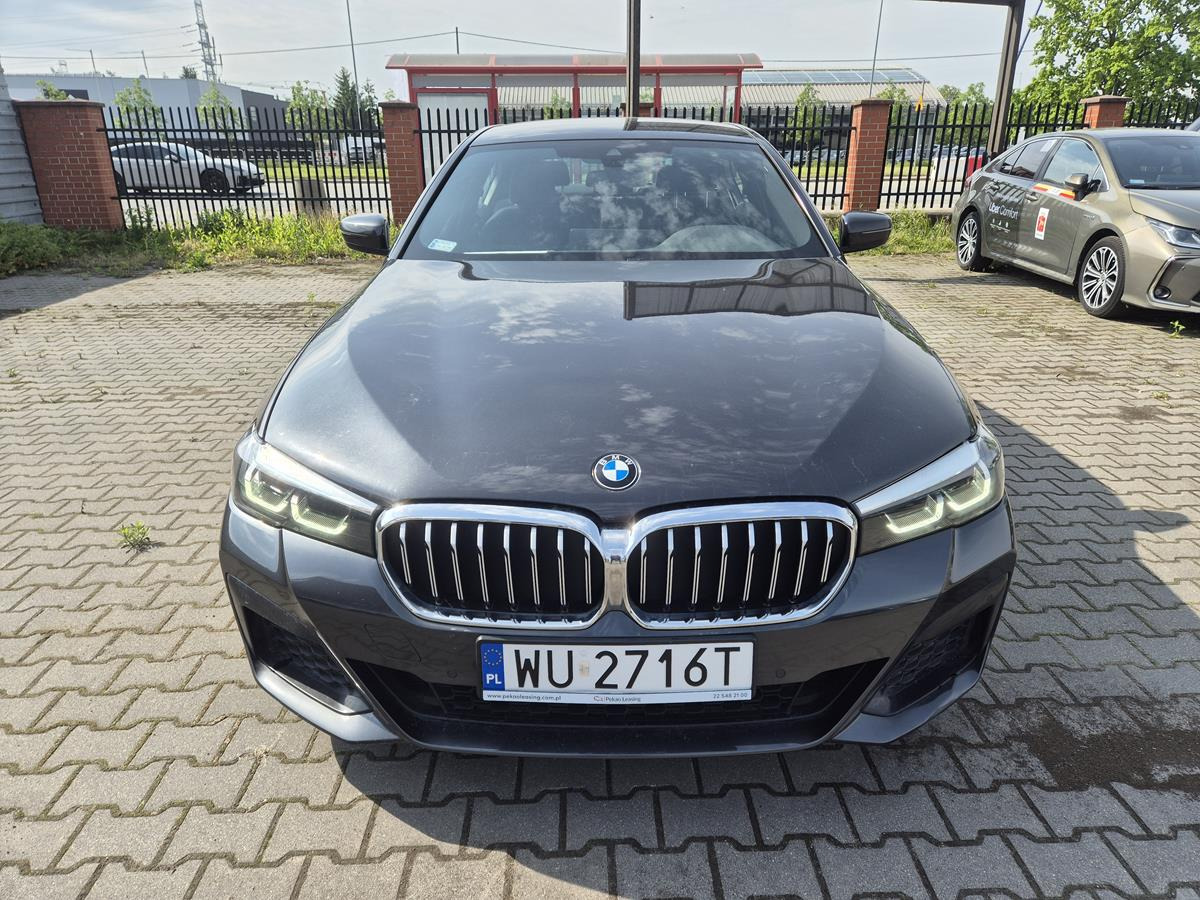 BMW 520D XDRIVE SEDAN - Szedán: 3 kép. BMW 520D XDRIVE SEDAN - Szedán: 3 kép.