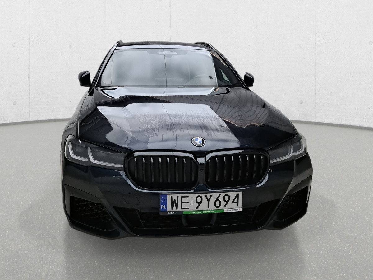 BMW 540I XDRIVE KOMBI - Autó: 3 kép. BMW 540I XDRIVE KOMBI - Autó: 3 kép.
