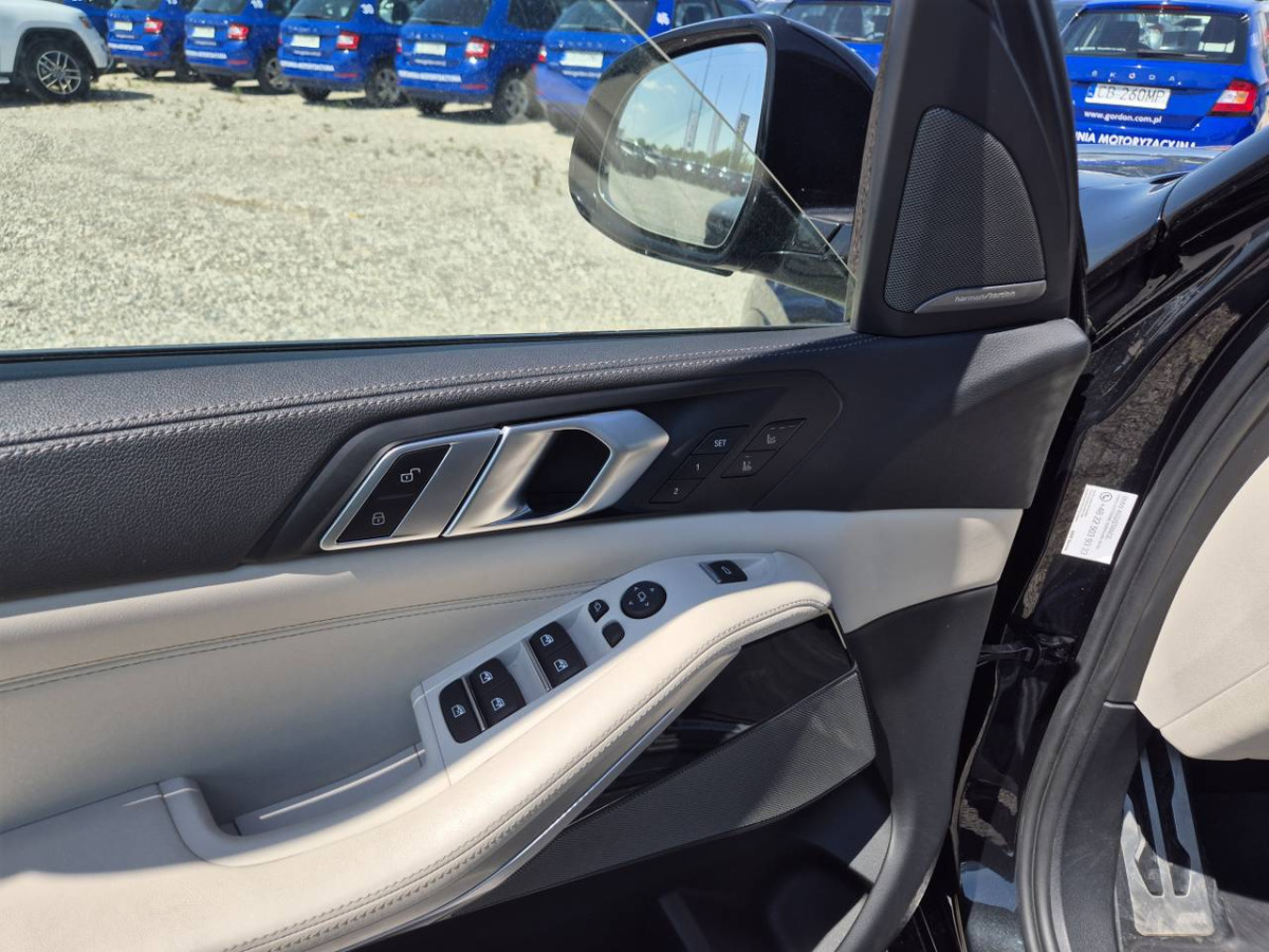 Terepjáró/ SUV BMW X5 M50I SUV: 14 kép.