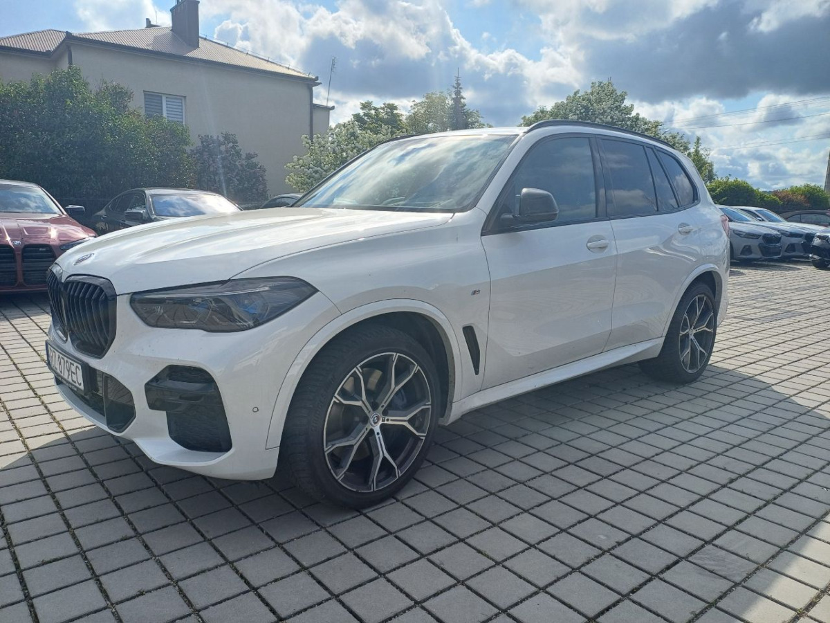 BMW X5 SUV - Terepjáró/ SUV: 2 kép. BMW X5 SUV - Terepjáró/ SUV: 2 kép.