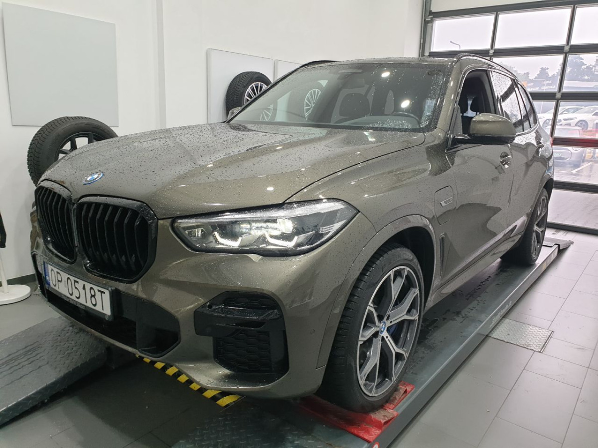 BMW X5 xDrive45e aut SUV - Terepjáró/ SUV: 2 kép. BMW X5 xDrive45e aut SUV - Terepjáró/ SUV: 2 kép.