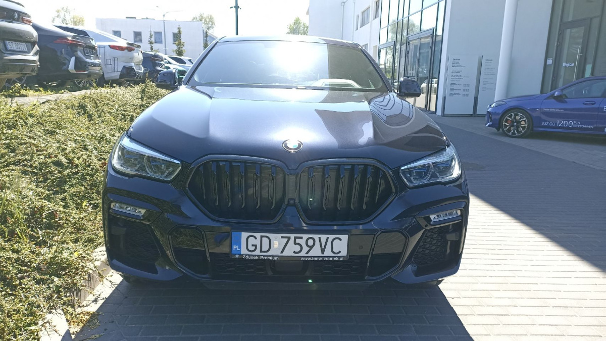BMW X6 M50i SUV - Terepjáró/ SUV: 5 kép. BMW X6 M50i SUV - Terepjáró/ SUV: 5 kép.