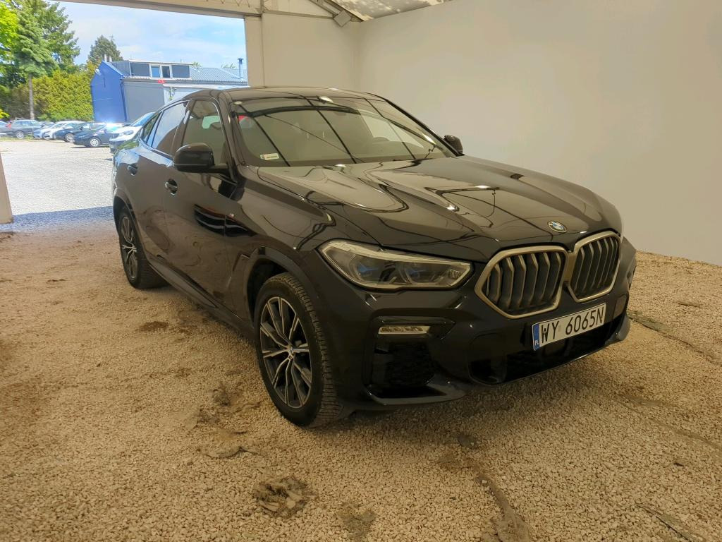 BMW X6 XDRIVE40D SUV - Terepjáró/ SUV: 1 kép. BMW X6 XDRIVE40D SUV - Terepjáró/ SUV: 1 kép.