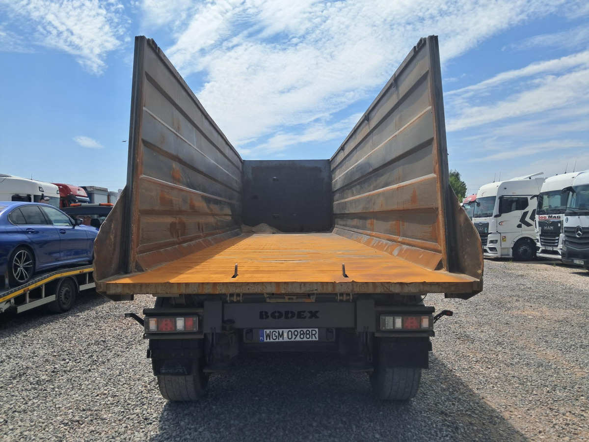 BODEX KSI3B PRZEWÓZ TOWARÓW SYPKICH - Félpótkocsi billenőplatós: 4 kép. BODEX KSI3B PRZEWÓZ TOWARÓW SYPKICH - Félpótkocsi billenőplatós: 4 kép.