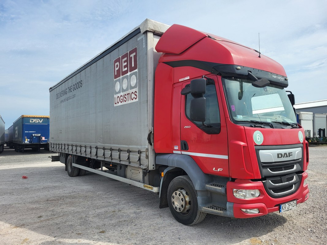 DAF LF SOLÓWKA - Ponyvás teherautó: 1 kép. DAF LF SOLÓWKA - Ponyvás teherautó: 1 kép.