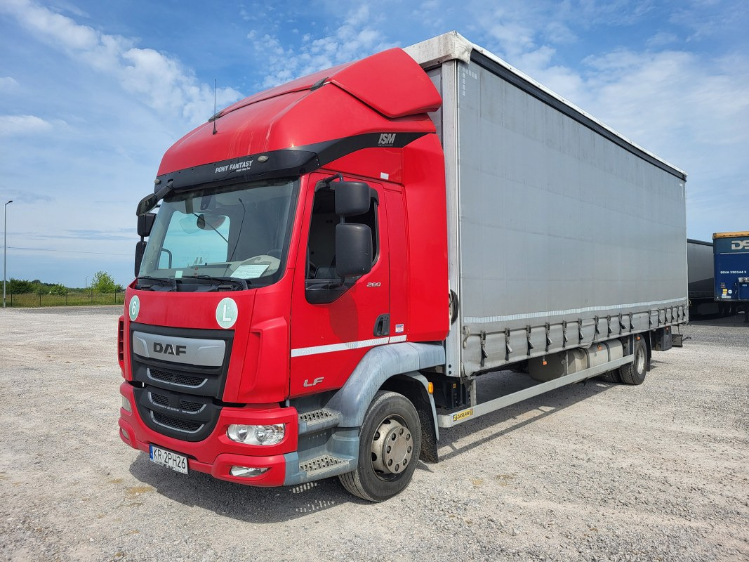DAF LF SOLÓWKA - Ponyvás teherautó: 2 kép. DAF LF SOLÓWKA - Ponyvás teherautó: 2 kép.
