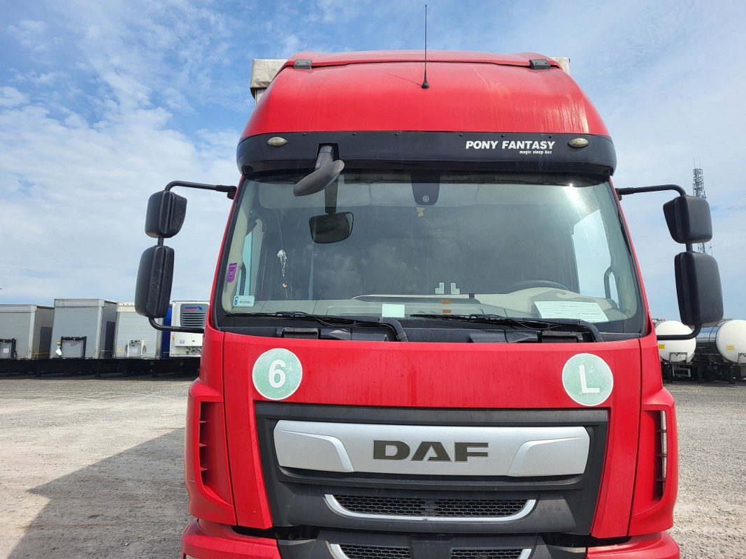 DAF LF SOLÓWKA - Ponyvás teherautó: 4 kép. DAF LF SOLÓWKA - Ponyvás teherautó: 4 kép.