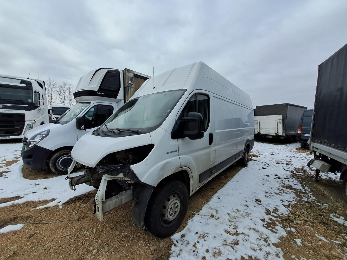 FIAT DUCATO FURGON BLASZAK - Furgon: 3 kép. FIAT DUCATO FURGON BLASZAK - Furgon: 3 kép.