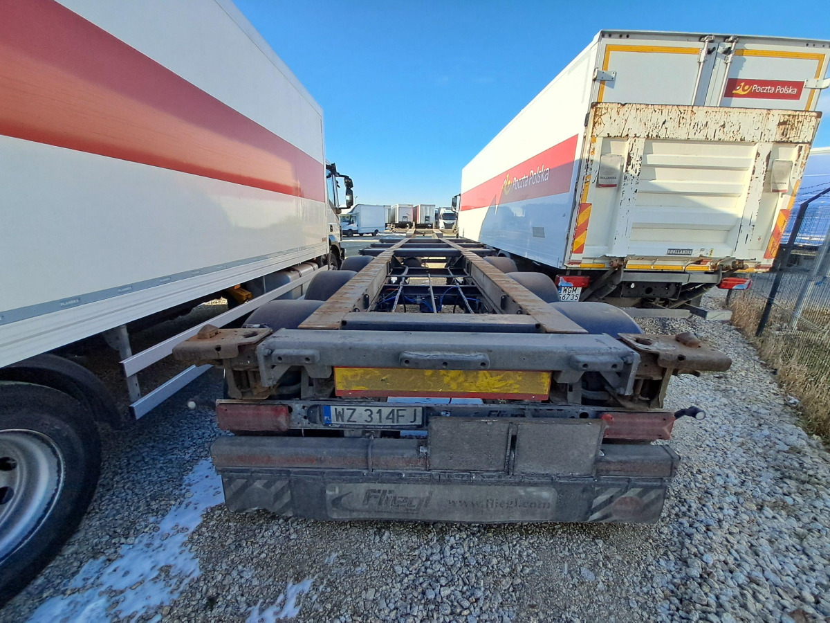 FLIEGL SDS 380 POD KONTENERY - Pótkocsi cserefelépítményes: 4 kép. FLIEGL SDS 380 POD KONTENERY - Pótkocsi cserefelépítményes: 4 kép.